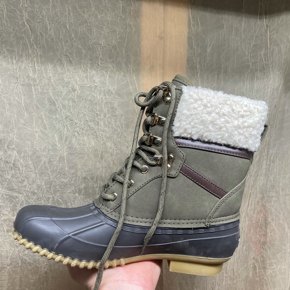 Tommy Hilfiger Snow Boots - Picture 6 of 9